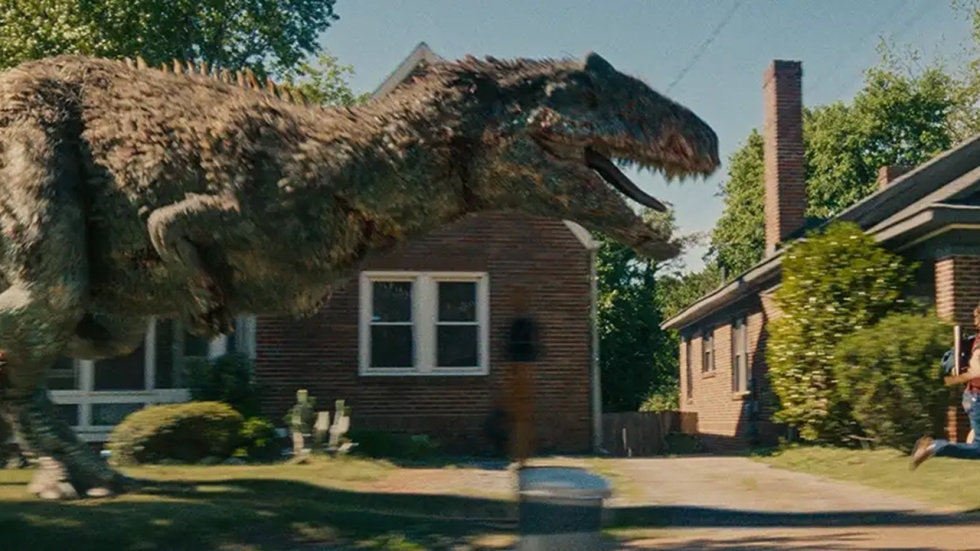 'Jurassic World' kan inpakken, dinosaurussen terroriseren nu woonwijk in officiële trailer 'The End of Oak Street'