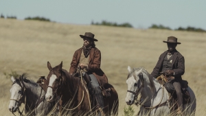 Ruwe western op Netflix, binge 2 seizoenen van fantasyserie vóór seizoen drie en hoe bedenker op idee van serie kwam