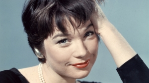 Deze legendarische actrice (92) "wil niet stoppen met acteren": Shirley MacLaine gaat nooit met pensioen