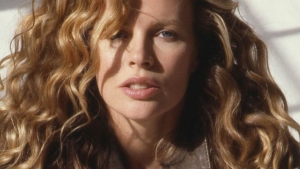 Op haar hoogtepunt betaalde ze een fortuin voor een heel Amerikaans stadje, niet veel later ging Kim Basinger falliet