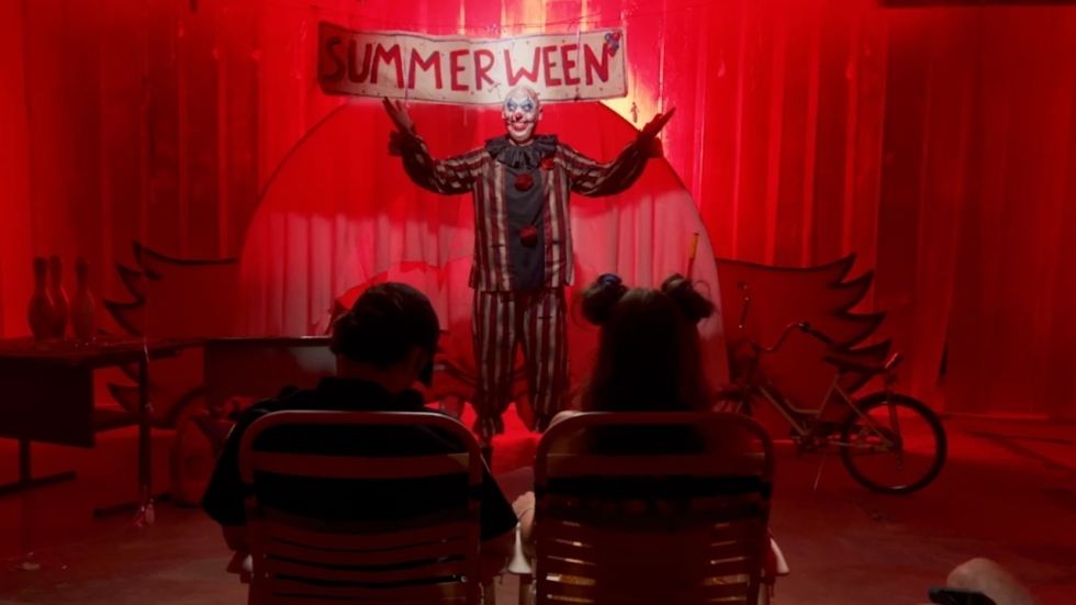 Trailer 'Summerween': De nieuwste killerclown is gearriveerd en deze clown doet het niet rustig aan