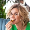 In de jaren 90 was deze blondine dé ster op TV, werd ook actrice en nu horen we bijzonder weinig meer van haar