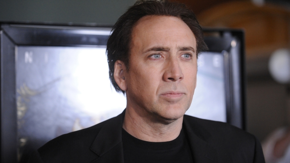 Nicolas Cage geeft gestolen Tyrannosaurus schedel terug