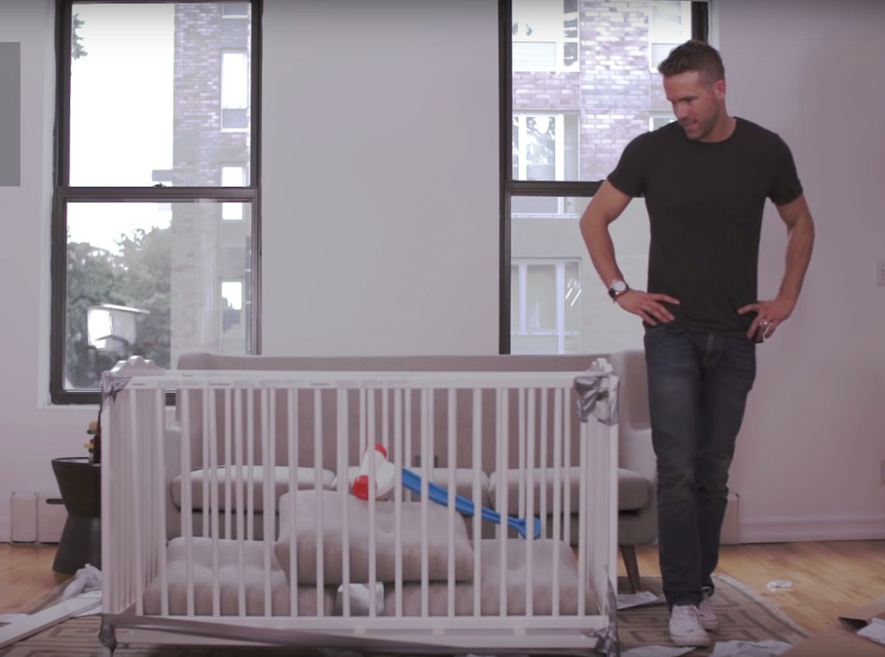 Ryan Reynolds versus Ikea babybedje