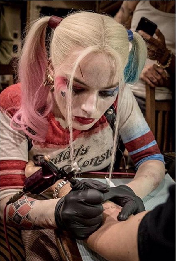 Heldere blik op Harley Quinn op set 'Suicide Squad'