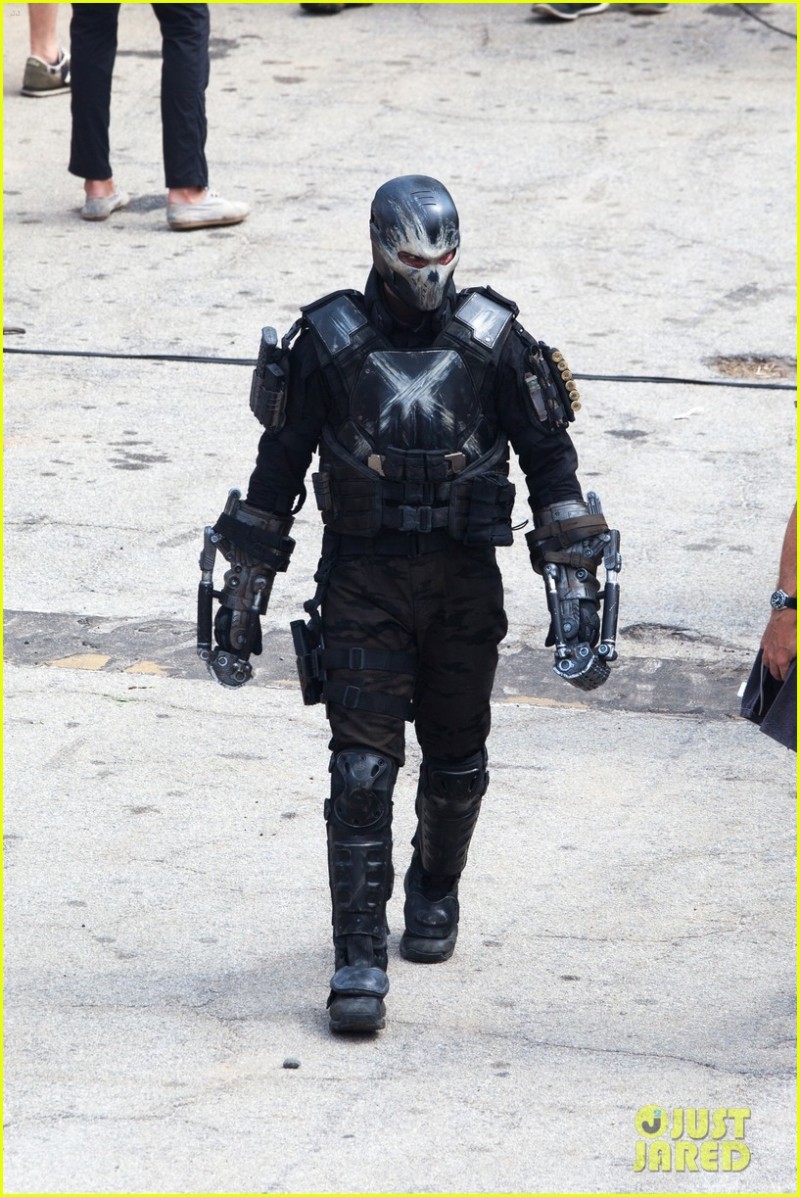 Nieuwe setfoto's bieden duidelijke blik op Crossbones in 'Captain America: Civil War'