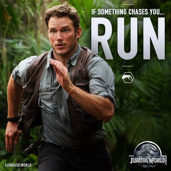 Chris Pratt rent heel hard op foto 'Jurassic World'