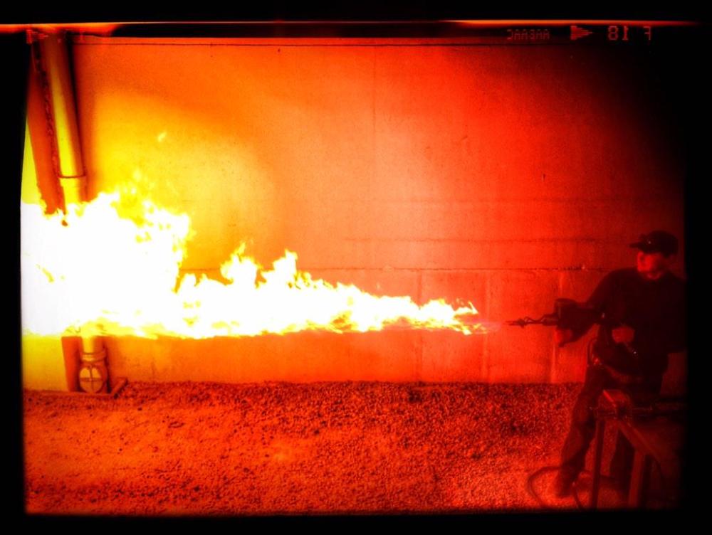 Vlammenwerper op setfoto 'Suicide Squad'
