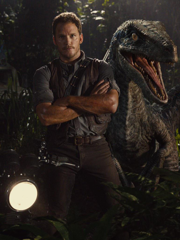 Chris Pratt met raptor op nieuwe foto 'Jurassic World'