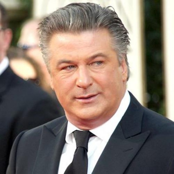 Alec Baldwin en Danny Glover in sciencefiction-film 'Andròn: The Black Labyrinth'