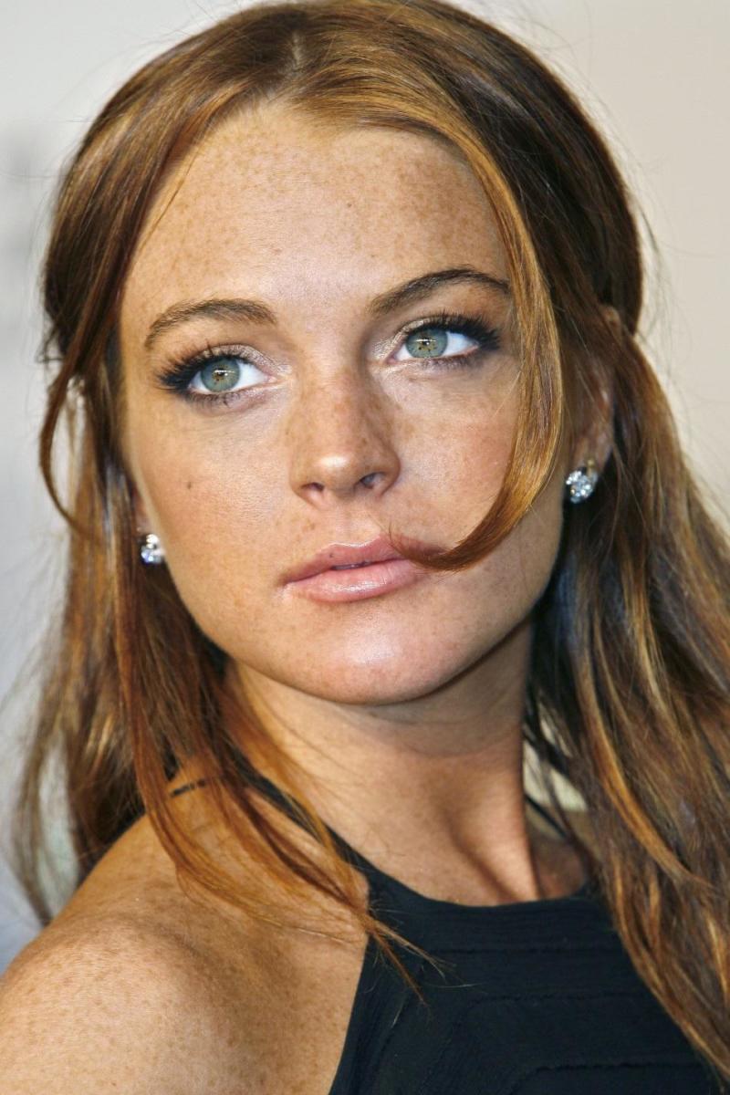 Lindsay Lohan rent naakt door winkel