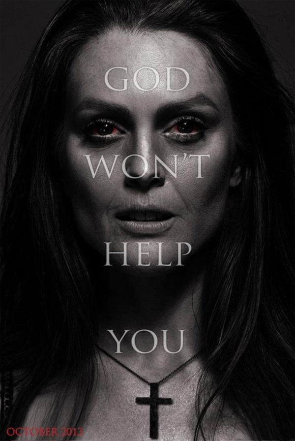 Geen helpende hand van God voor Julianne Moore op nieuwe poster 'Carrie'