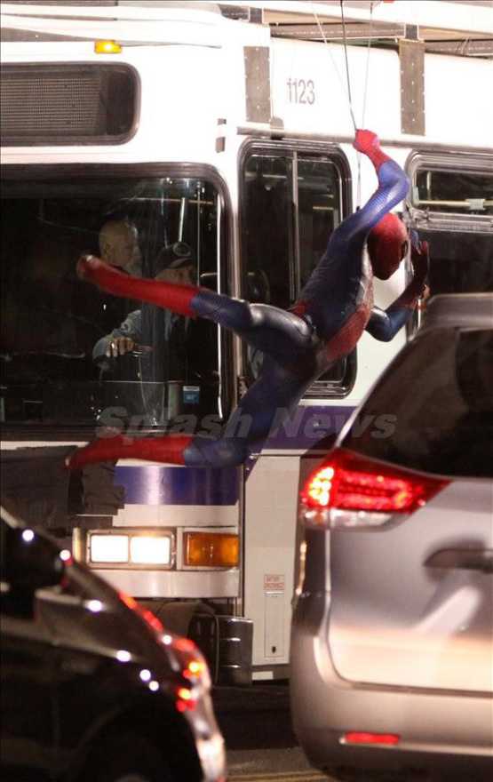 Spider-Man slingert door de straten van New York