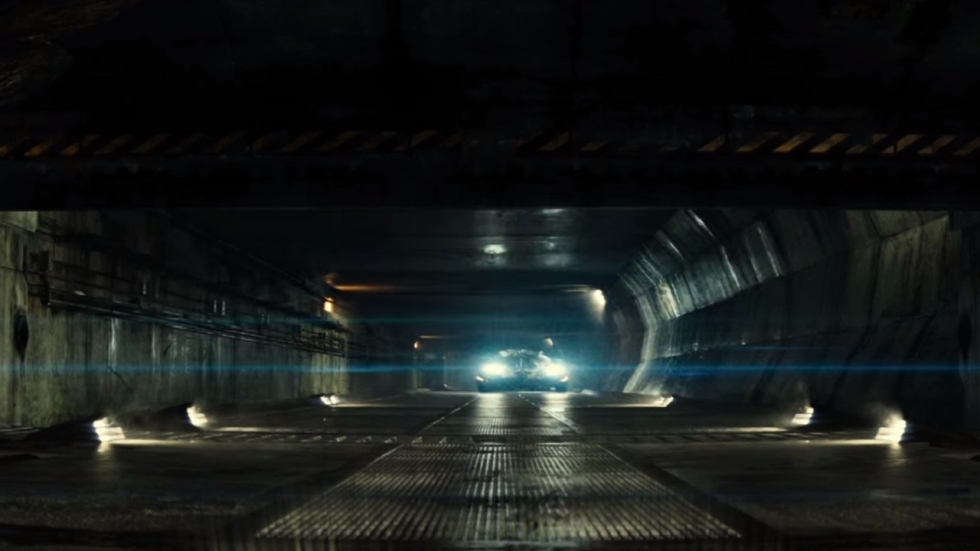 Flitsende Batmobile steelt show in 'Batman v Superman'-clip