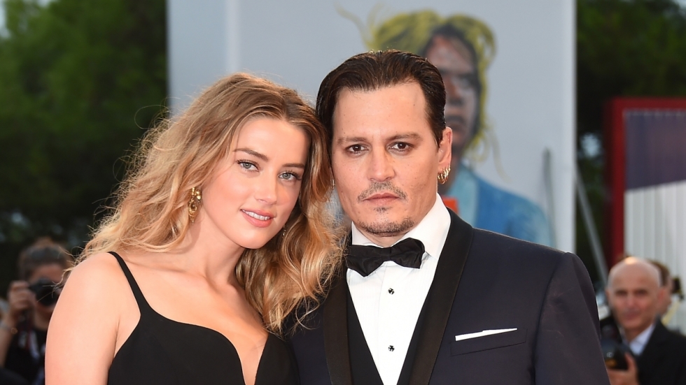 Johnny Depp & Amber Heard bieden excuses aan via vreemde video