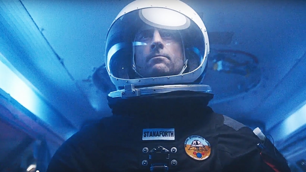 Mark Strong reist in z'n uppie naar Mars in trailer 'Approaching the Unknown'