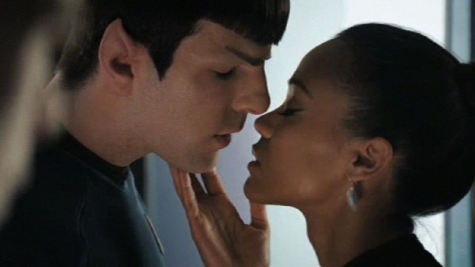 Bones, Spock & Uhura in nieuwe clip 'Star Trek Beyond'