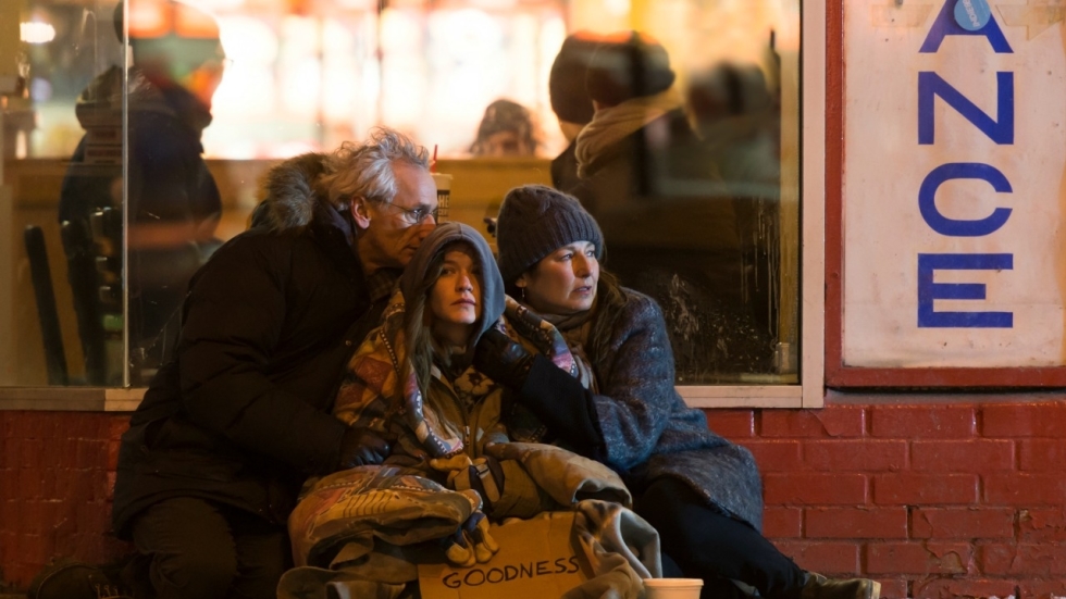 Catherine Keener als wanhopige moeder in trailer 'Unless'
