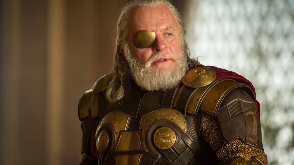 Aparte eerste blik op Anthony Hopkins op de 'Thor: Ragnarok'-set