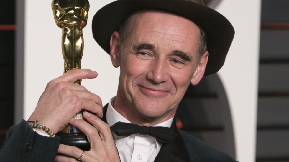 Oscar-winnaar Mark Rylance in politieke thriller 'Waiting For The Barbarians'