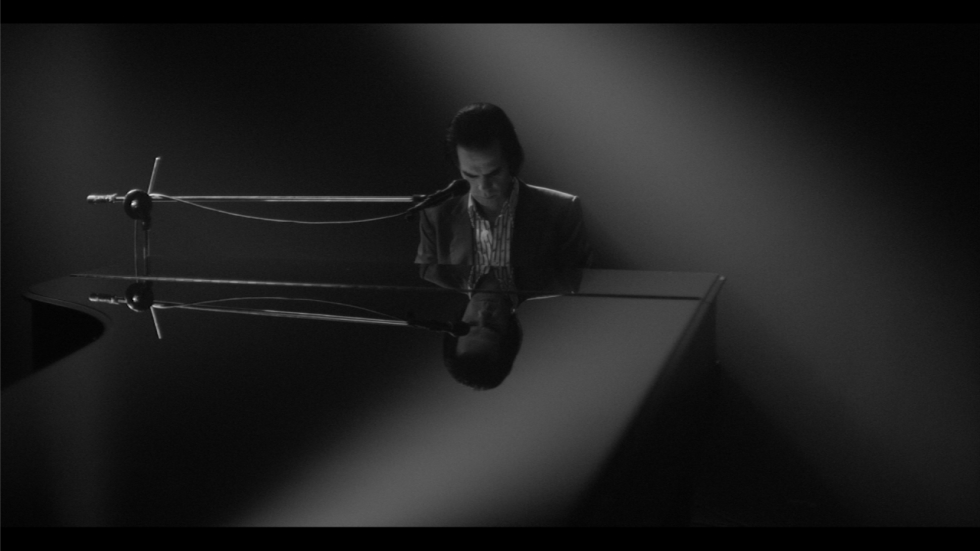 Sfeervolle trailer Nick Cave-film 'One More Time With Feeling'