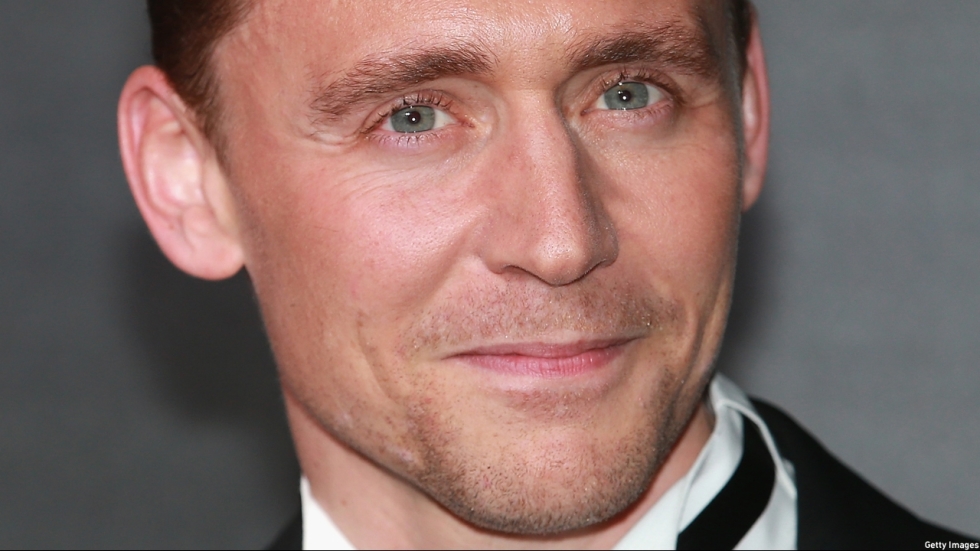 Tom Hiddleston mogelijk in verfilming Frank Millers graphic novel 'Hard Boiled'