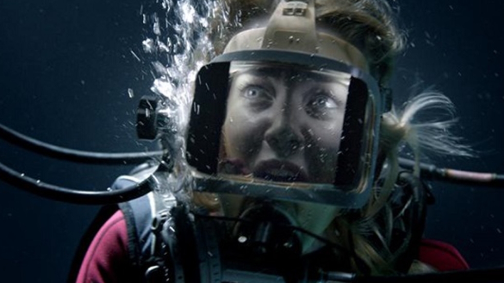 Mandy Moore omringd door haaien in nieuwe trailer '47 Meters Down'