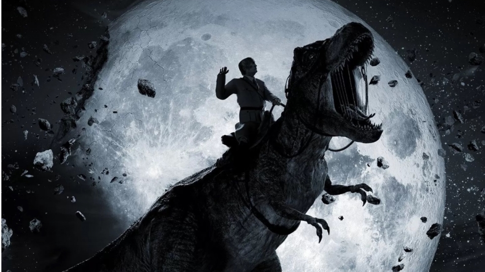 Hitler op T-Rex op poster 'Iron Sky 2: The Coming Race'