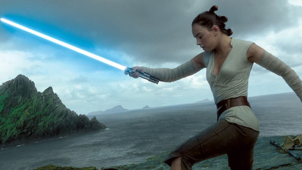 Rey bereidt zich voor op training op foto 'Star Wars: The Last Jedi'