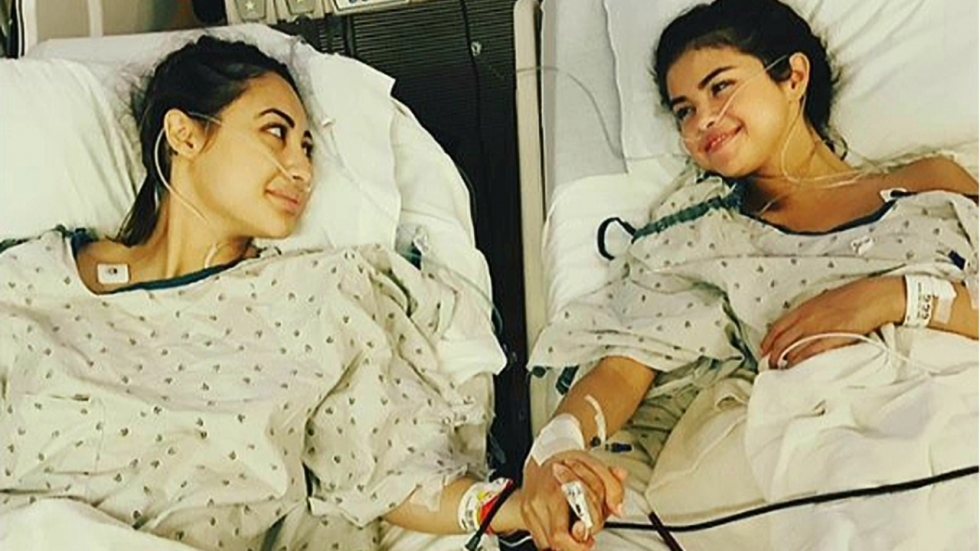 Lupuspatiënte Selena Gomez krijgt nier cadeau van goede vriendin