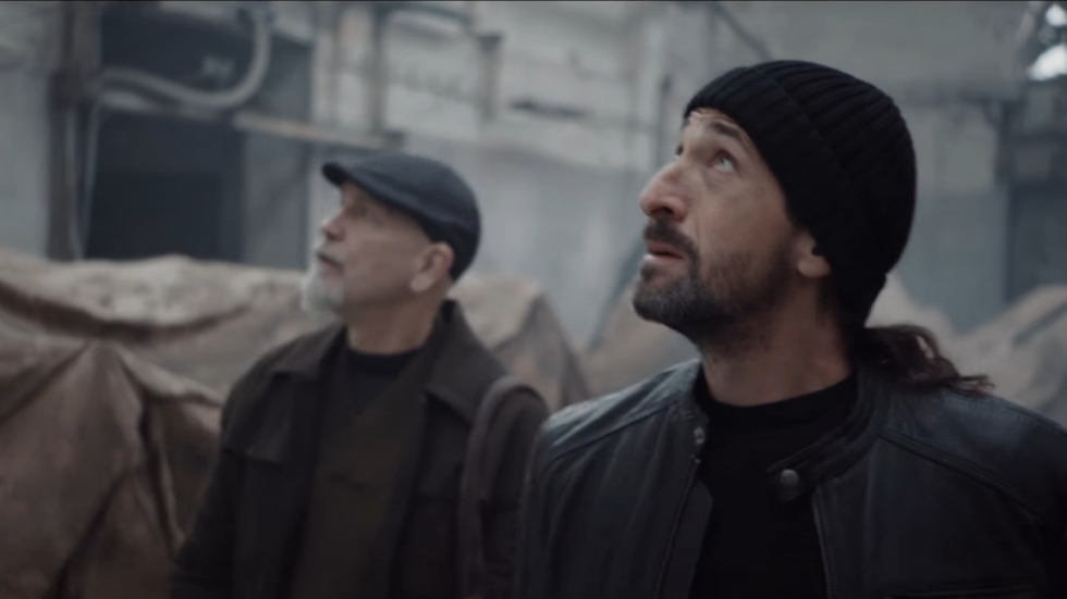 Man versus hond in trailer thriller 'Bullet Head'