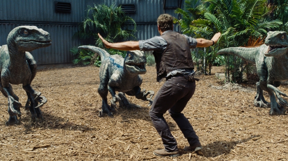 'Jurassic World' begon met roedel raptors die uit een helikopter sprong
