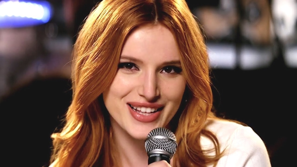 Internet in rep en roer: Bella Thorne heeft 19 (!) katten!