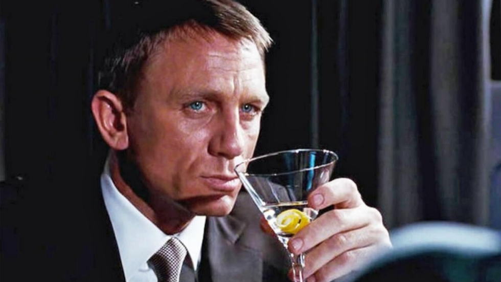 'James Bond is een extreme alcoholist en heeft hulp nodig'