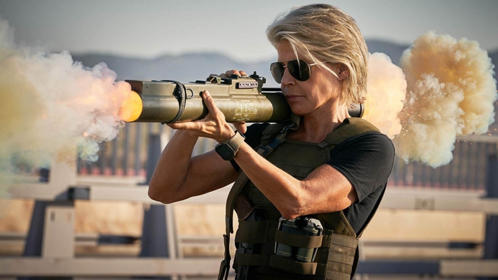 Getergde Sarah Connor op foto 'Terminator: Dark Fate'; en welke toon heeft T-3?