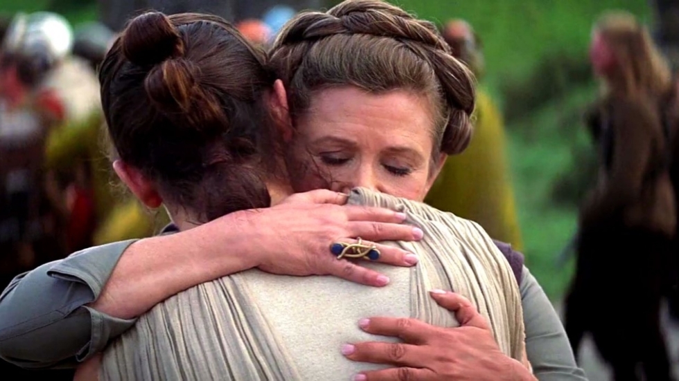 Dit zei Carrie Fisher echt tegen Daisy Ridley tijdens knuffel in 'Star Wars: The Force Awakens'