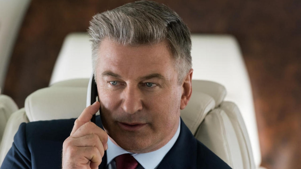 Dochter Alec Baldwin grapt over beruchte voicemail waarin hij haar verrot scheldt (video)