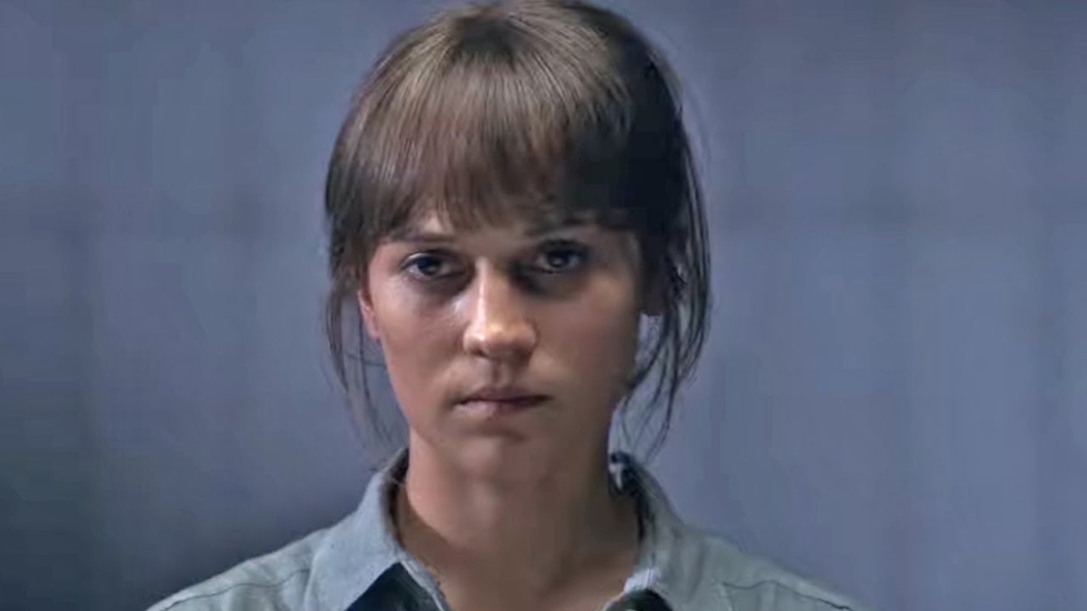 Eerste trailer Netflix-thriller 'Earthquake Bird' met Alicia Vikander