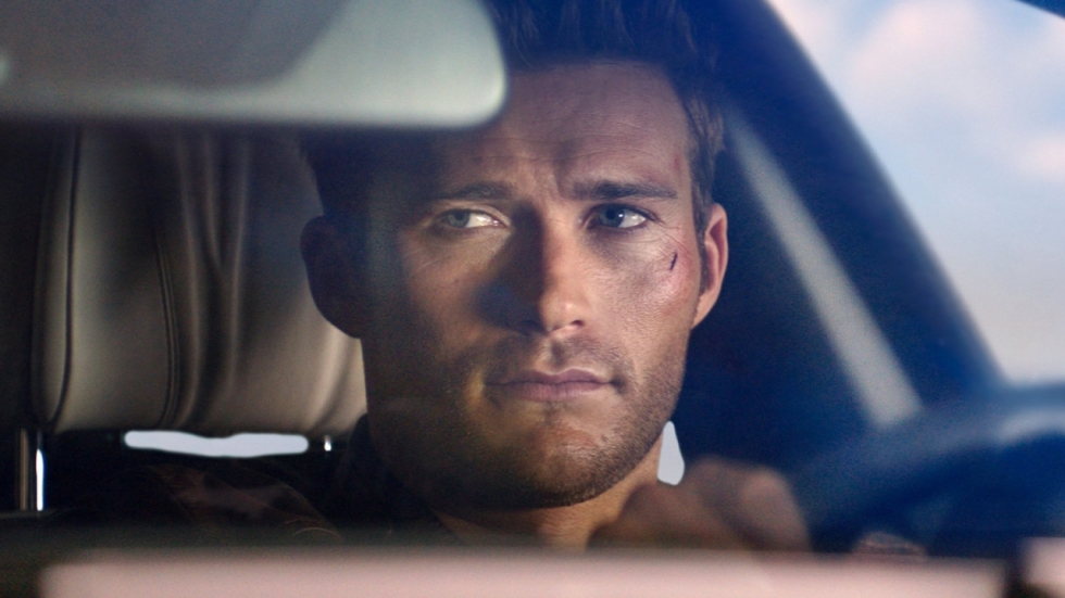 Scott Eastwood (Pacific Rim) valt demonstranten lastig en wordt weggejaagd (video)