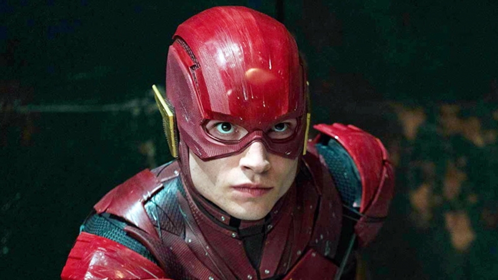 Bizar: Ezra Miller (The Flash) wurgt opdringerige fan