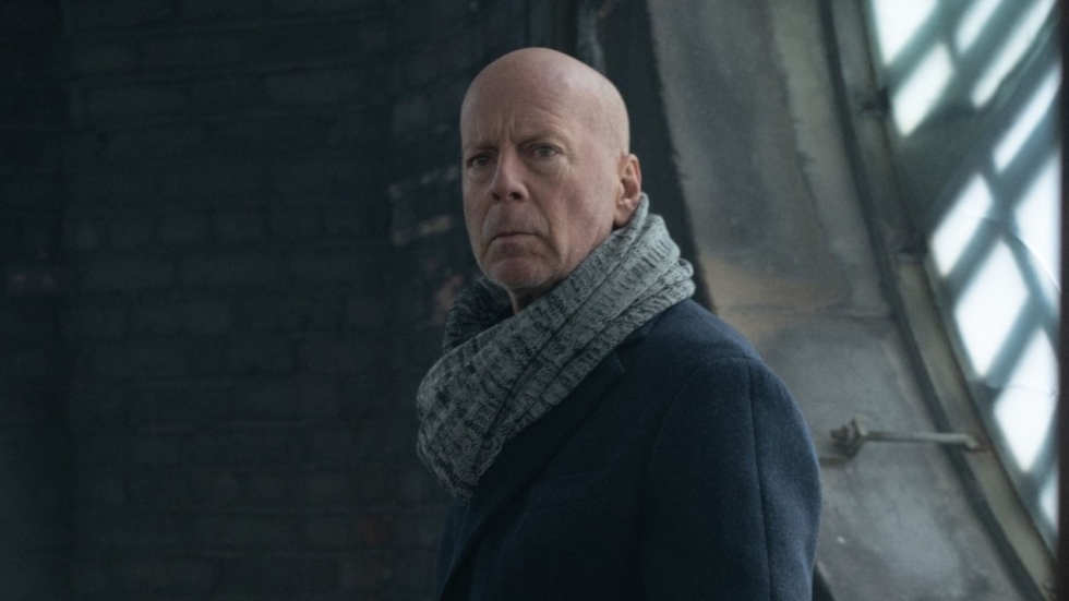 Bruce Willis is een steenrijke CEO met een sjaal in eerste trailer kidnapfilm 'Hard Kill'