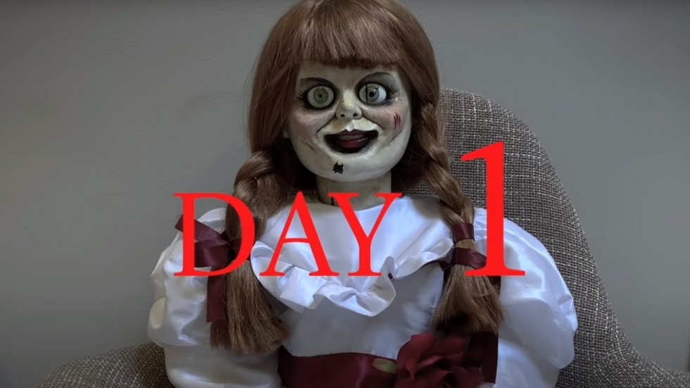 Hilarisch: Wat doet de horrorpop Annabelle tijdens de lockdown?
