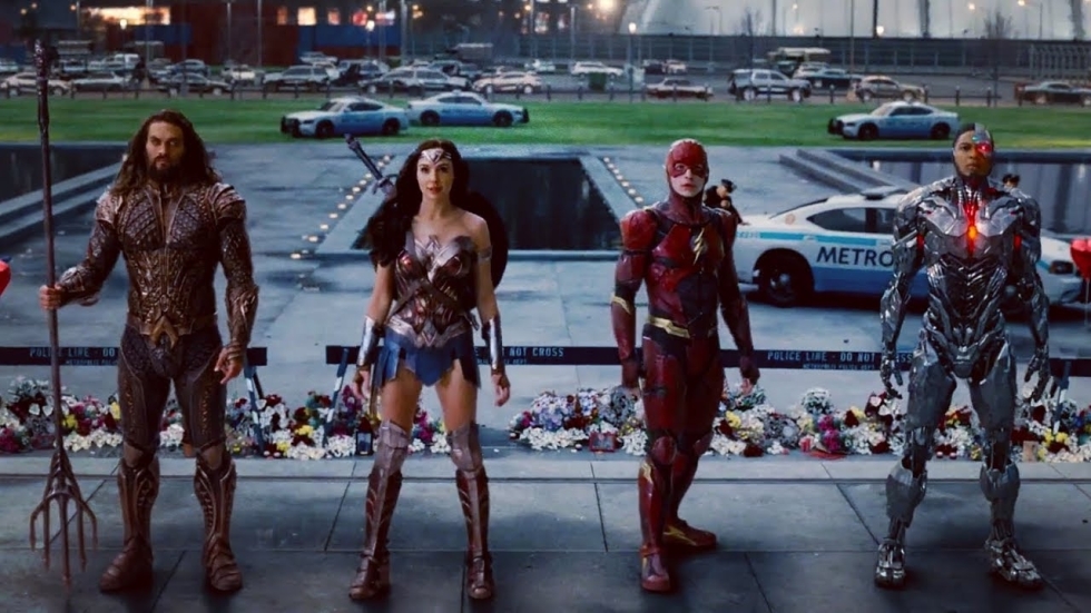 'Justice League'-foto met alle superhelden en Zack Snyder