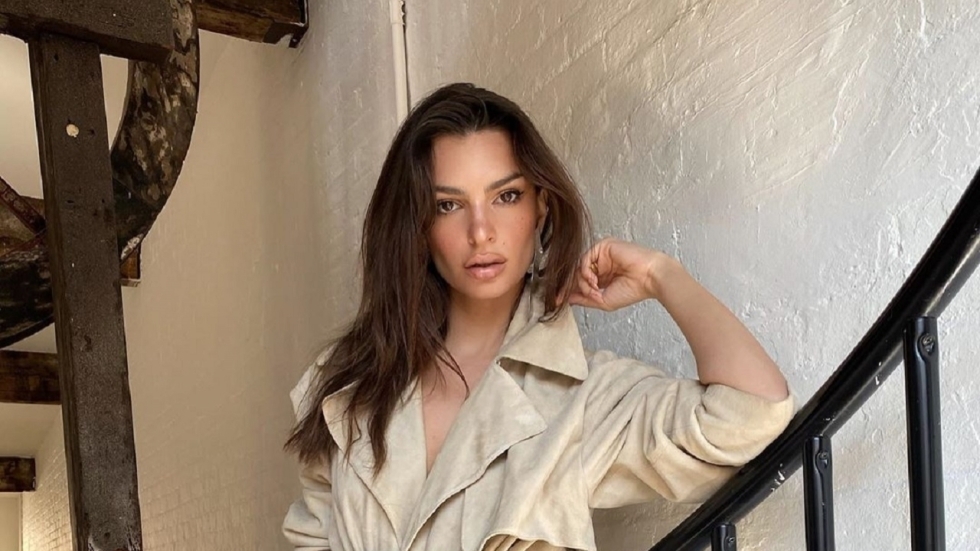 Emily Ratajkowski wel erg schaars gekleed op Insta-foto's