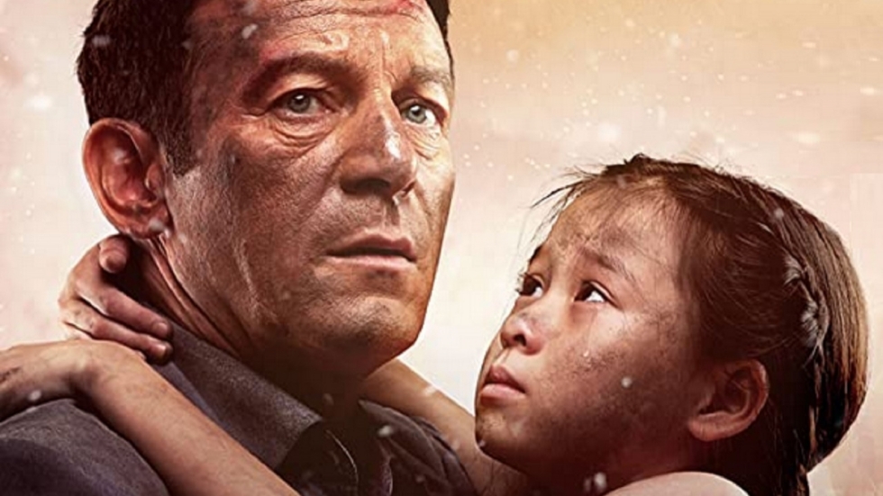 Vuurspuwende vulkaan bedreigt Jason Isaacs (Harry Potter) in trailer 'Skyfire'