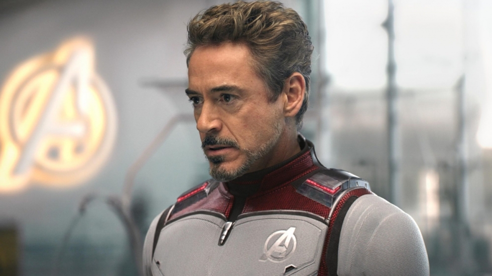 'Iron Man'-ster Robert Downey Jr. danst en springt in een modderzwembadje