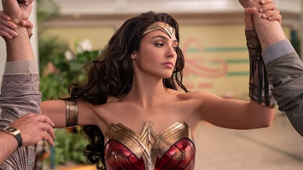 'Wonder Woman 1984' behoudt koppositie en Patty Jenkins lacht controverse weg