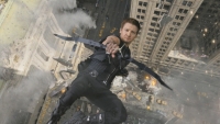 Jeremy Renner hint op rol voor Hawkeye in Marvels 'Black Widow'