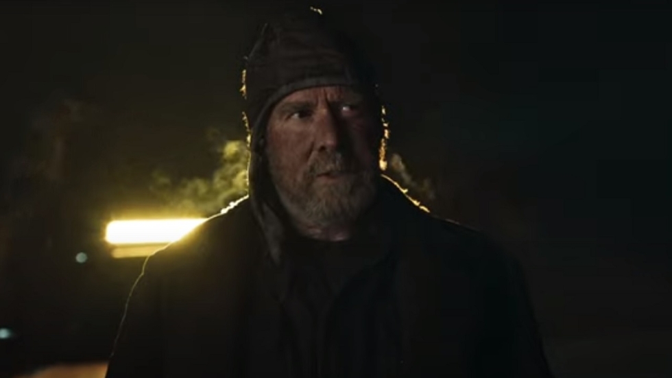 Will Patton jaagt op ondergrondse reuzenworm in trailer 'The Devil Below'