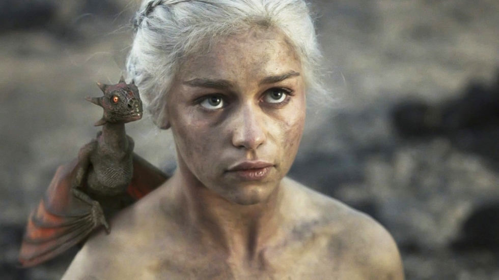 'Emilia Clarke (Game of Thrones) kan wel wat botox gebruiken'